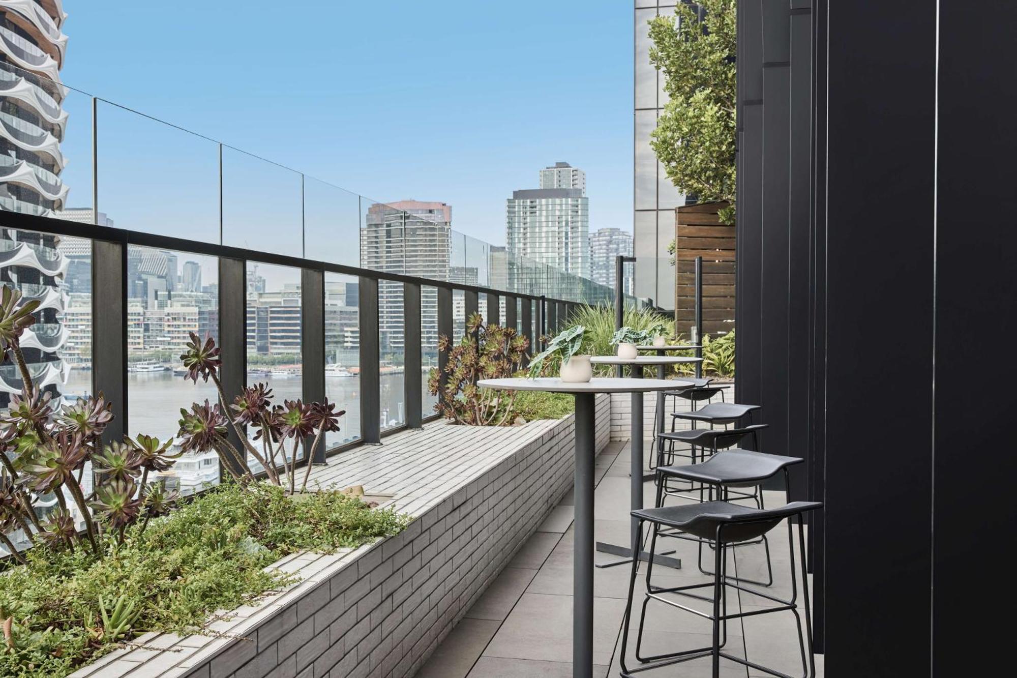 Vibe Hotel Melbourne Docklands Buitenkant foto