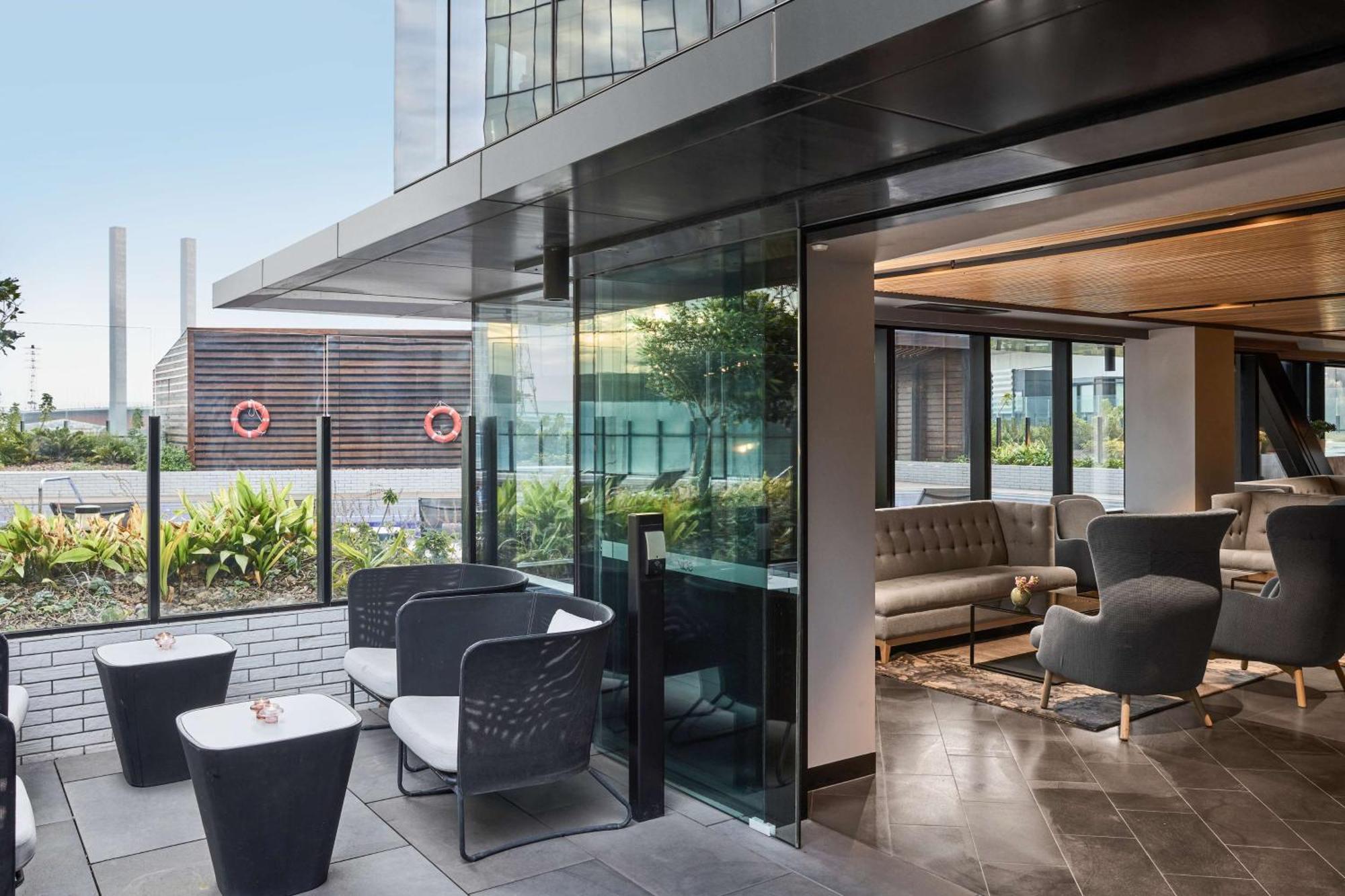 Vibe Hotel Melbourne Docklands Buitenkant foto